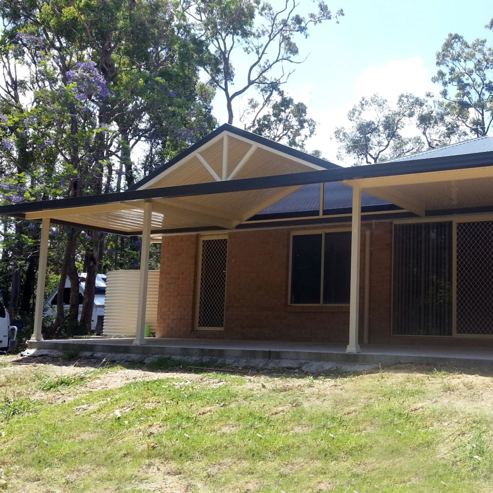 Patio with combination roof falt gable flat