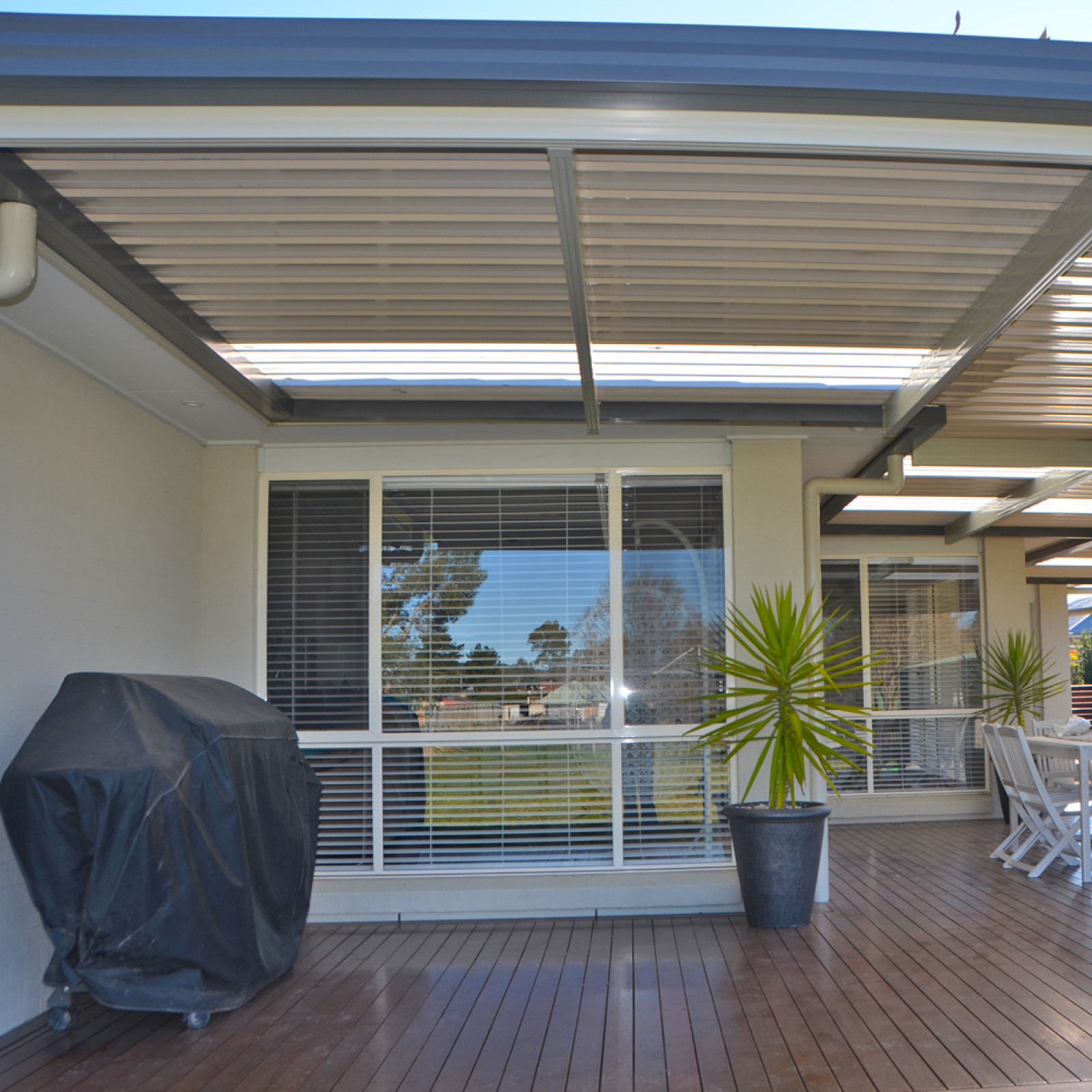 Flat roof patio with sunset panels and translucent panels wrap around timber deck