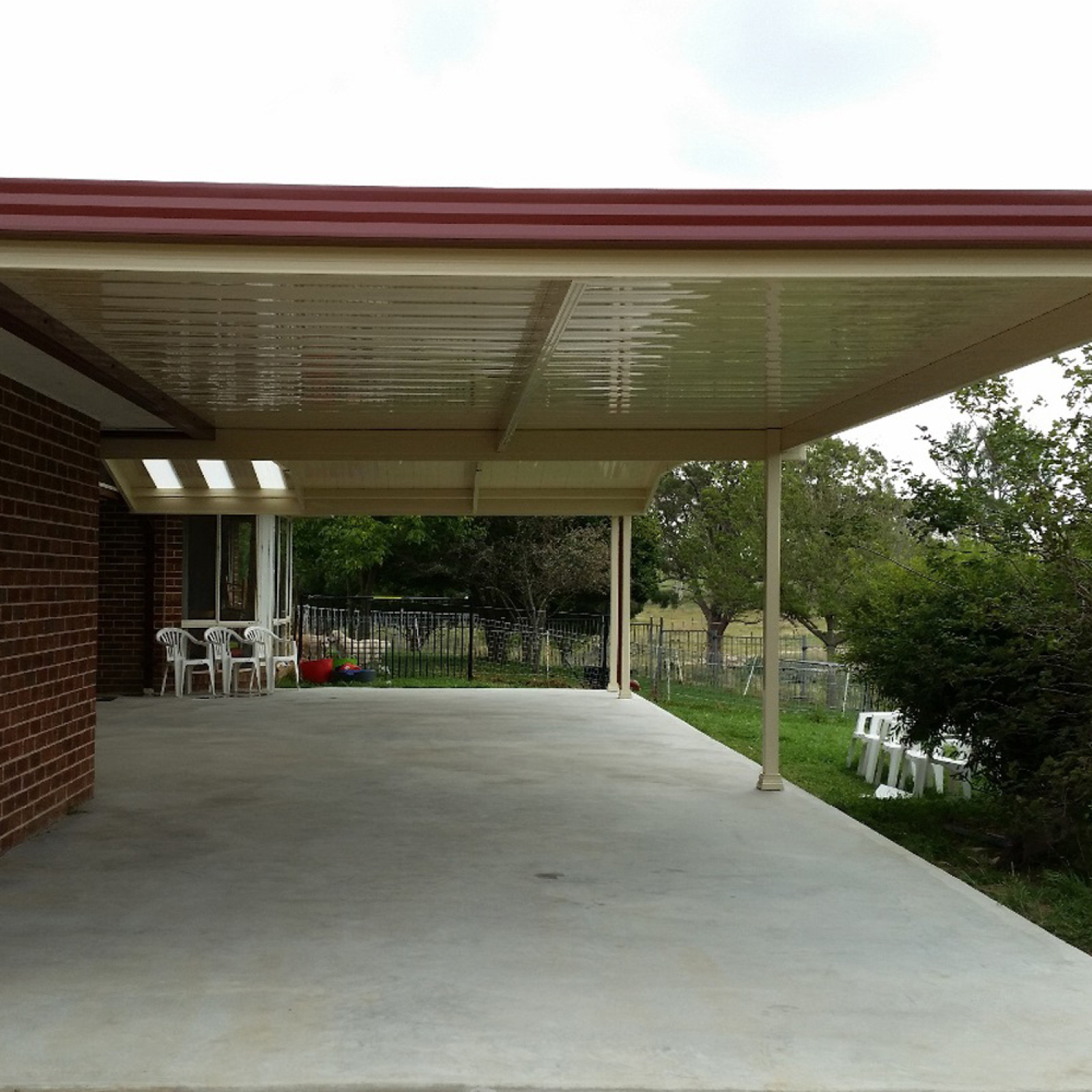 Flat roof patio with manor red